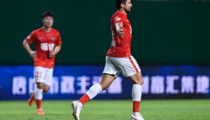 另类戴帽艾克森成德比新主角 离李金羽纪录仅2球